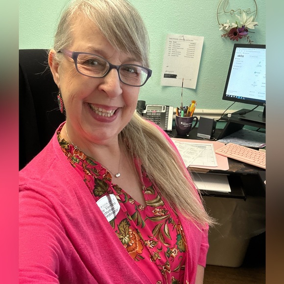 BOOKMARK MY CLOSET! Gold ⭐️ Ambassador/ Top Seller / Heart & Hustle Winner - Picture 5 of 16